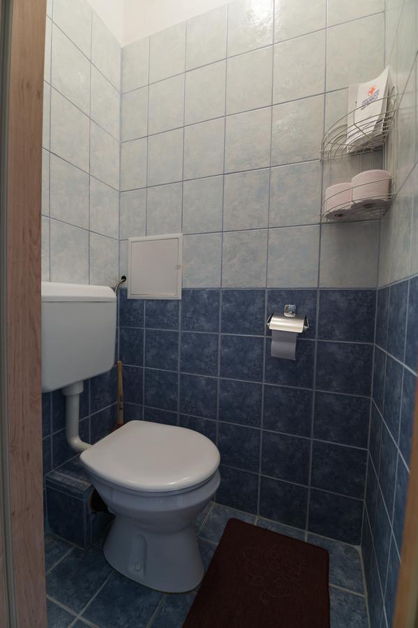 Lujzi Apartman Eger Eksteriør bilde