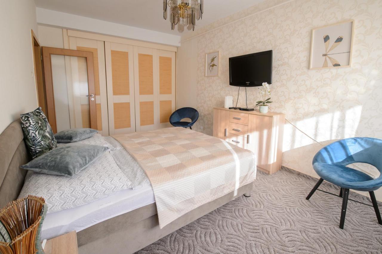 Lujzi Apartman Eger Eksteriør bilde