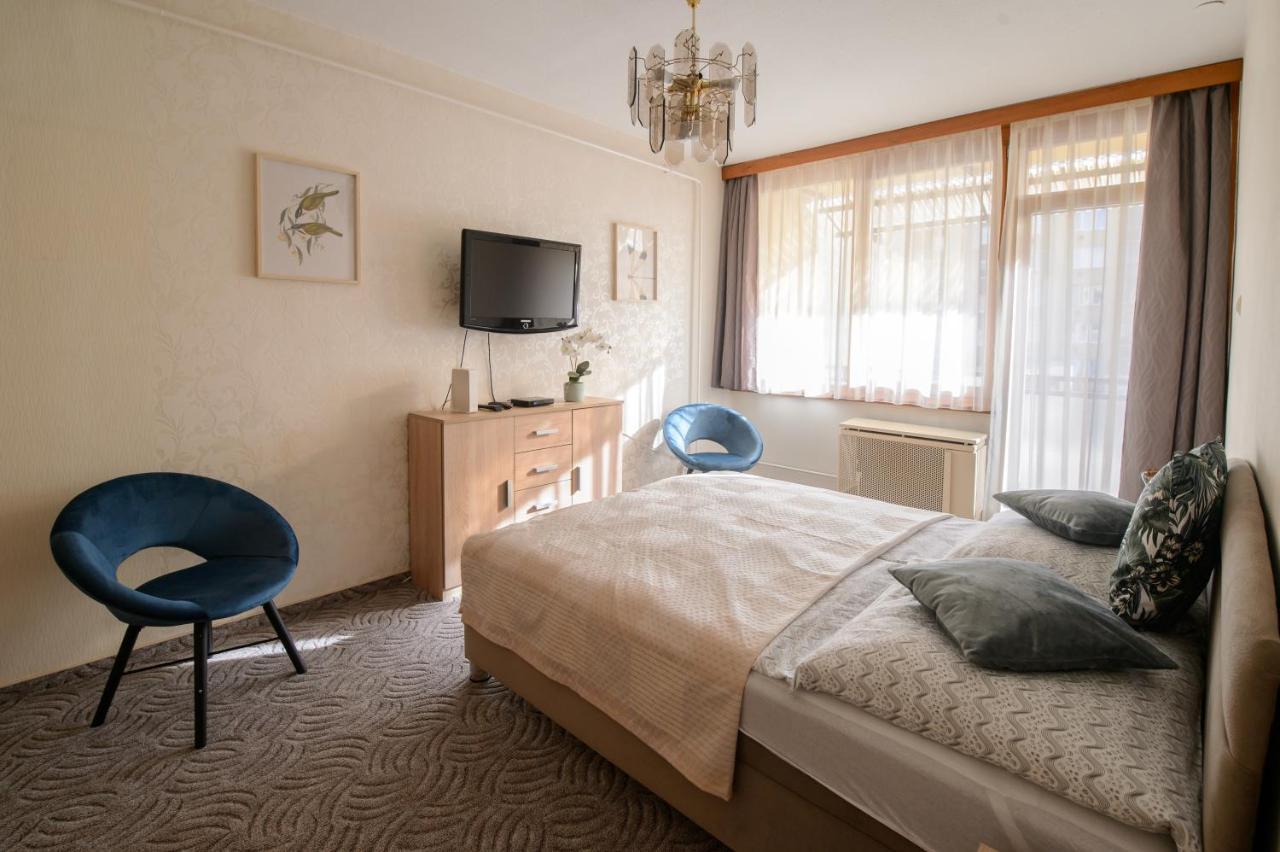 Lujzi Apartman Eger Eksteriør bilde